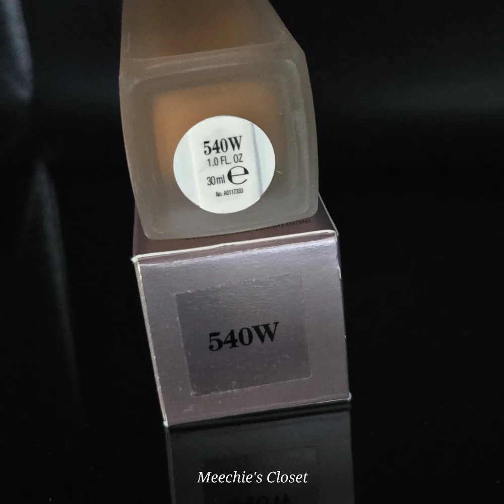 Elizabeth Arden Flawless Finish Skincaring Foundation 540W NIB